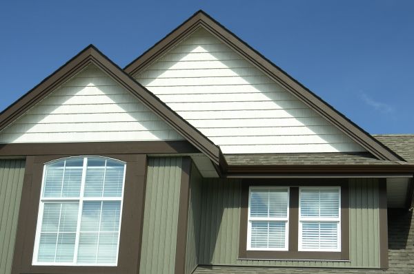 Cost of Vertical Vinyl Siding Repair in Escondido
