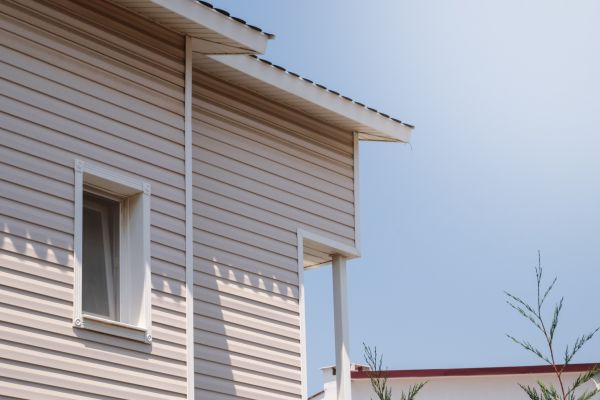 Cost of Vinyl Siding Hole Repair in Escondido